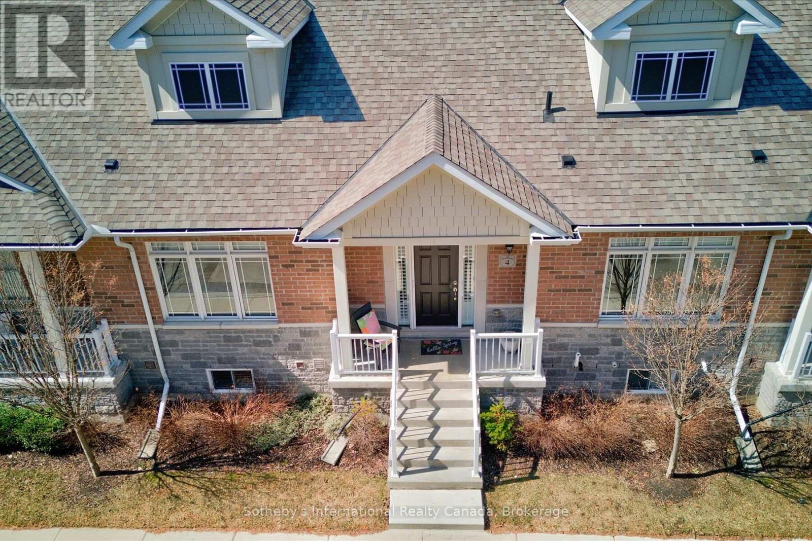 4 Emerson Mews