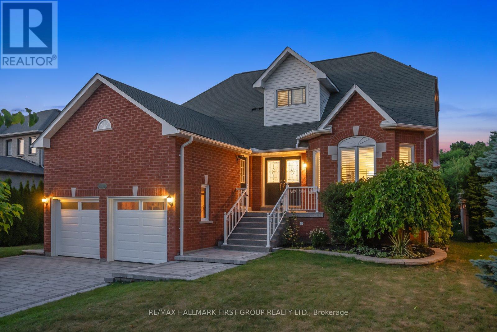 2327 Canterbury Crescent
