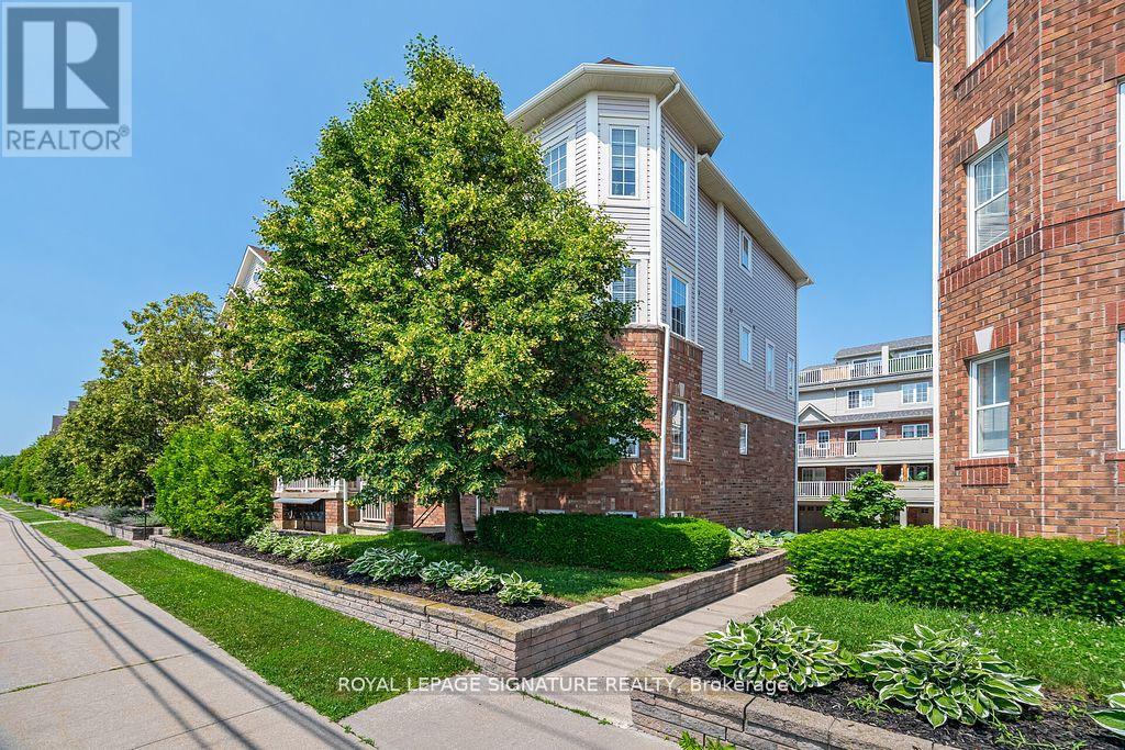 1 613 Dundas Street