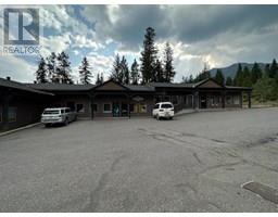 2200 Balmer Drive, Elkford, BC V0B1H0 Photo 5