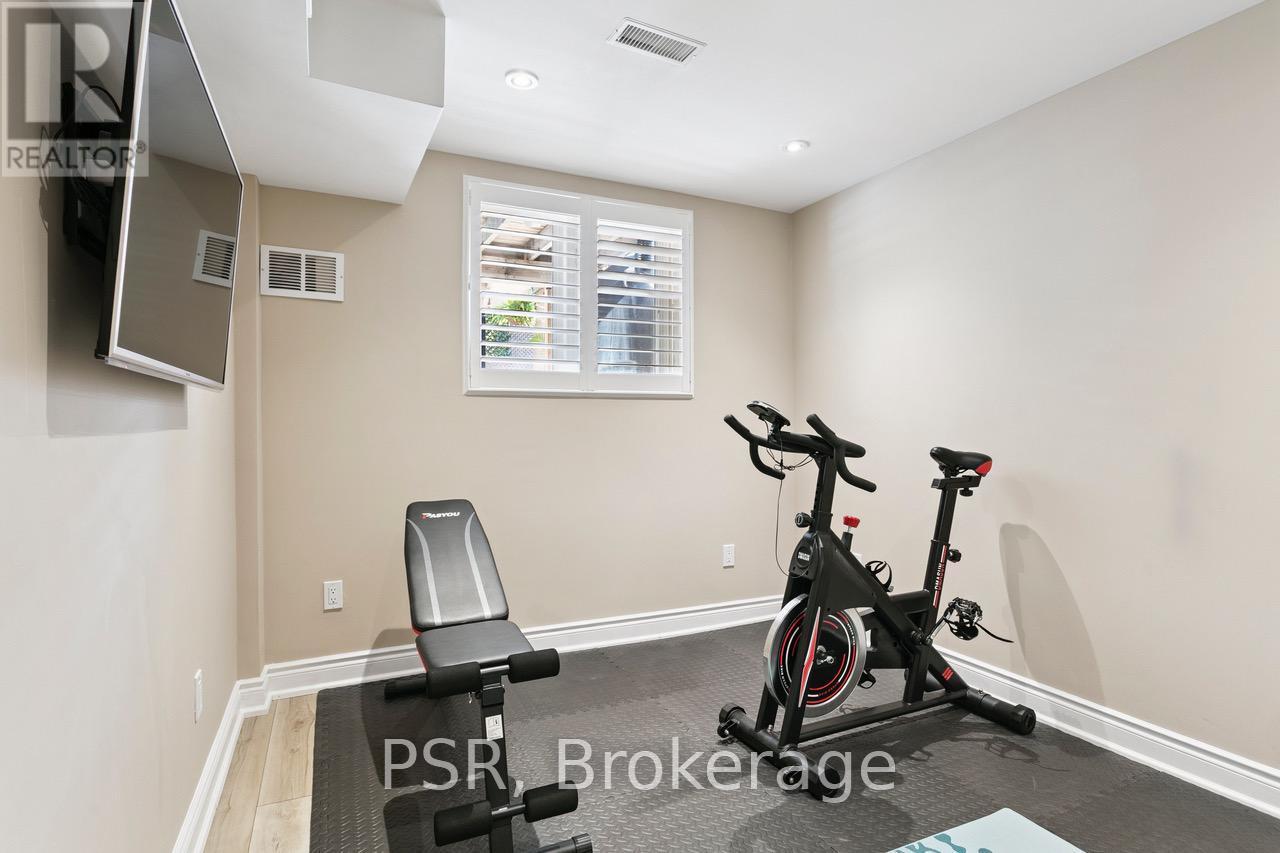 2136 Redstone Crescent