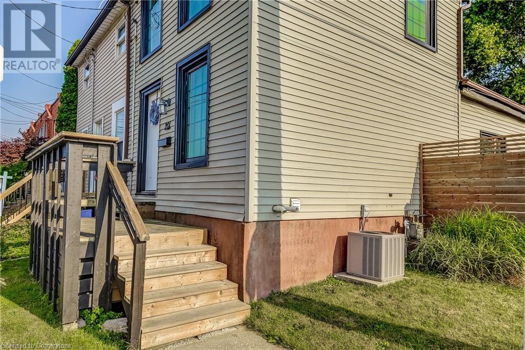 201 Barton Street W