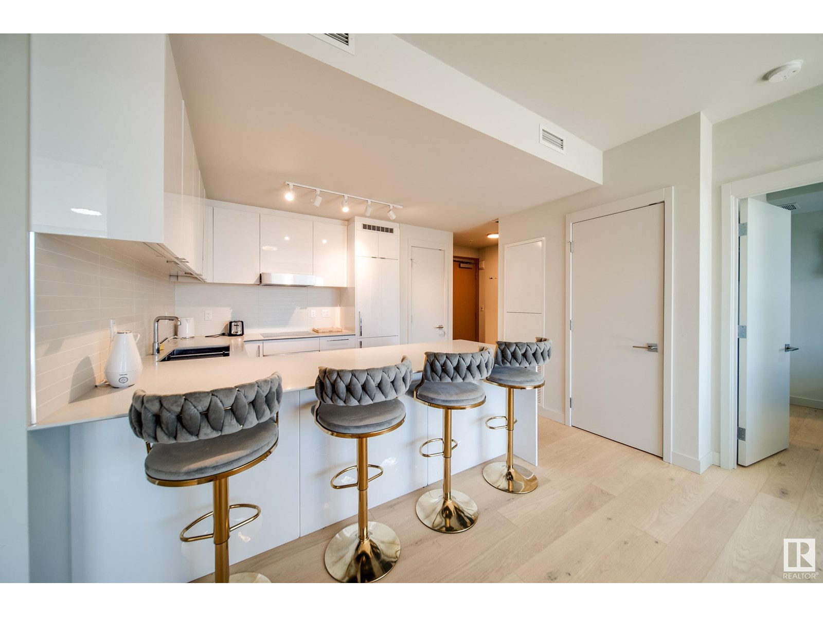 3505 10360 102 St Nw