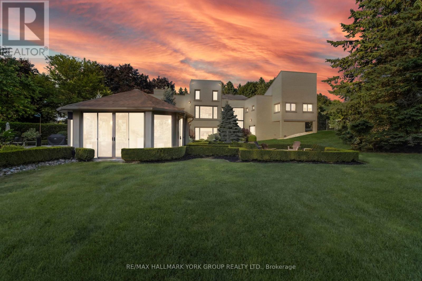 27 Scott Crescent