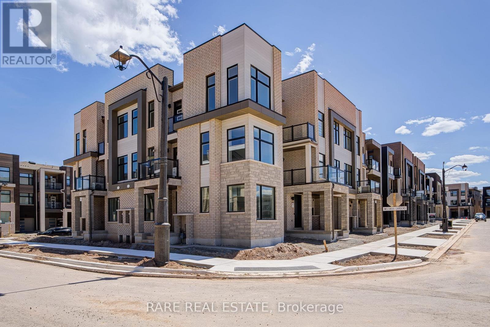 3076 Welsman Gardens