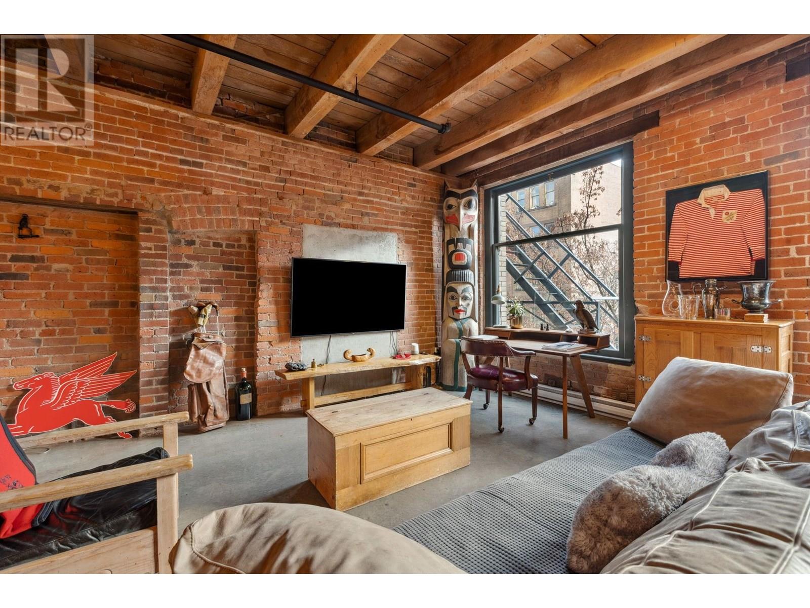 314 55 E Cordova Street