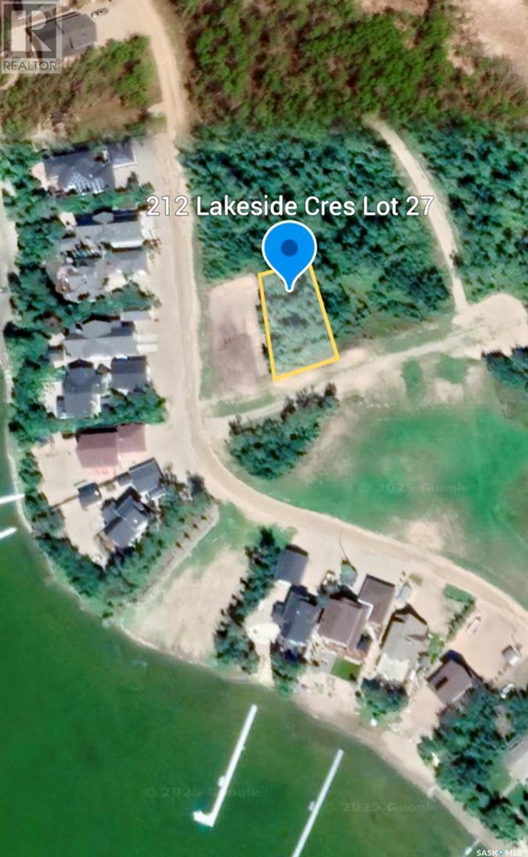 212 Lakeside Crescent