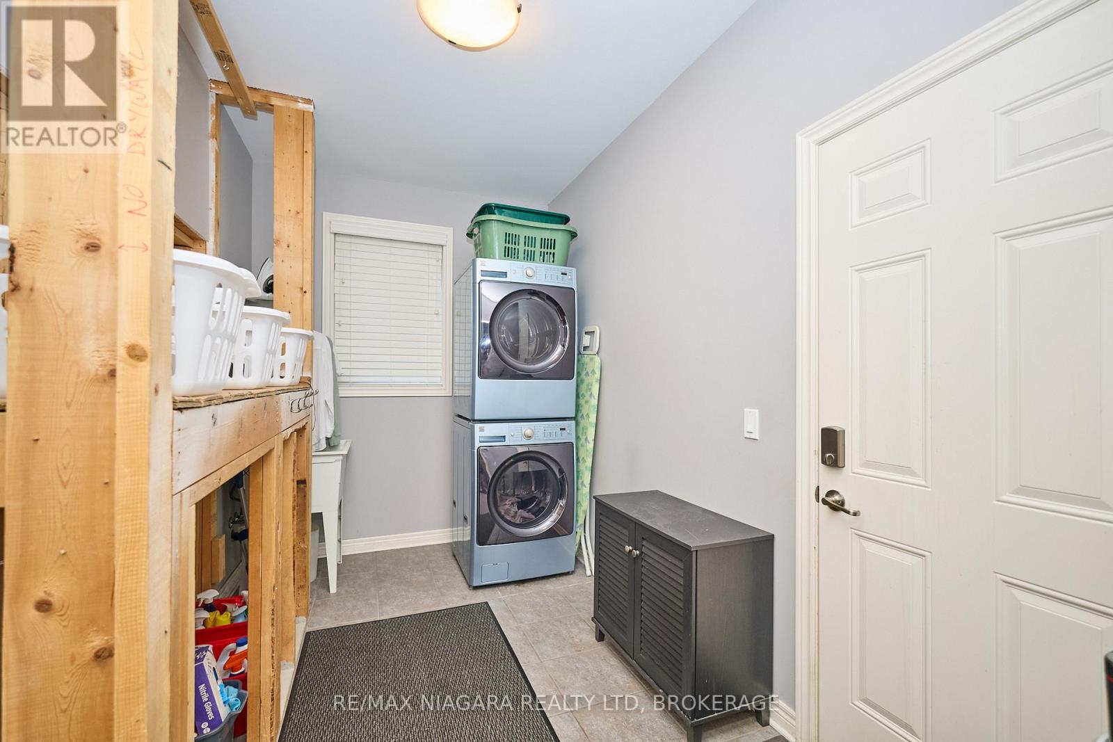 6 Alex Grant Place