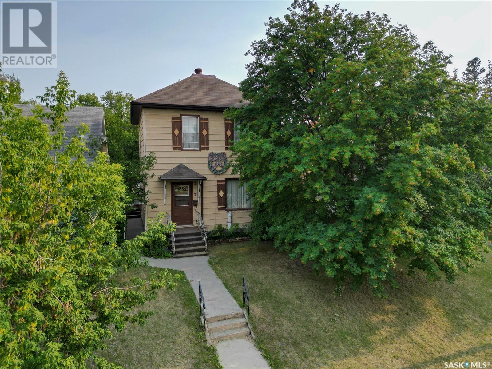 313 11 Th Street E