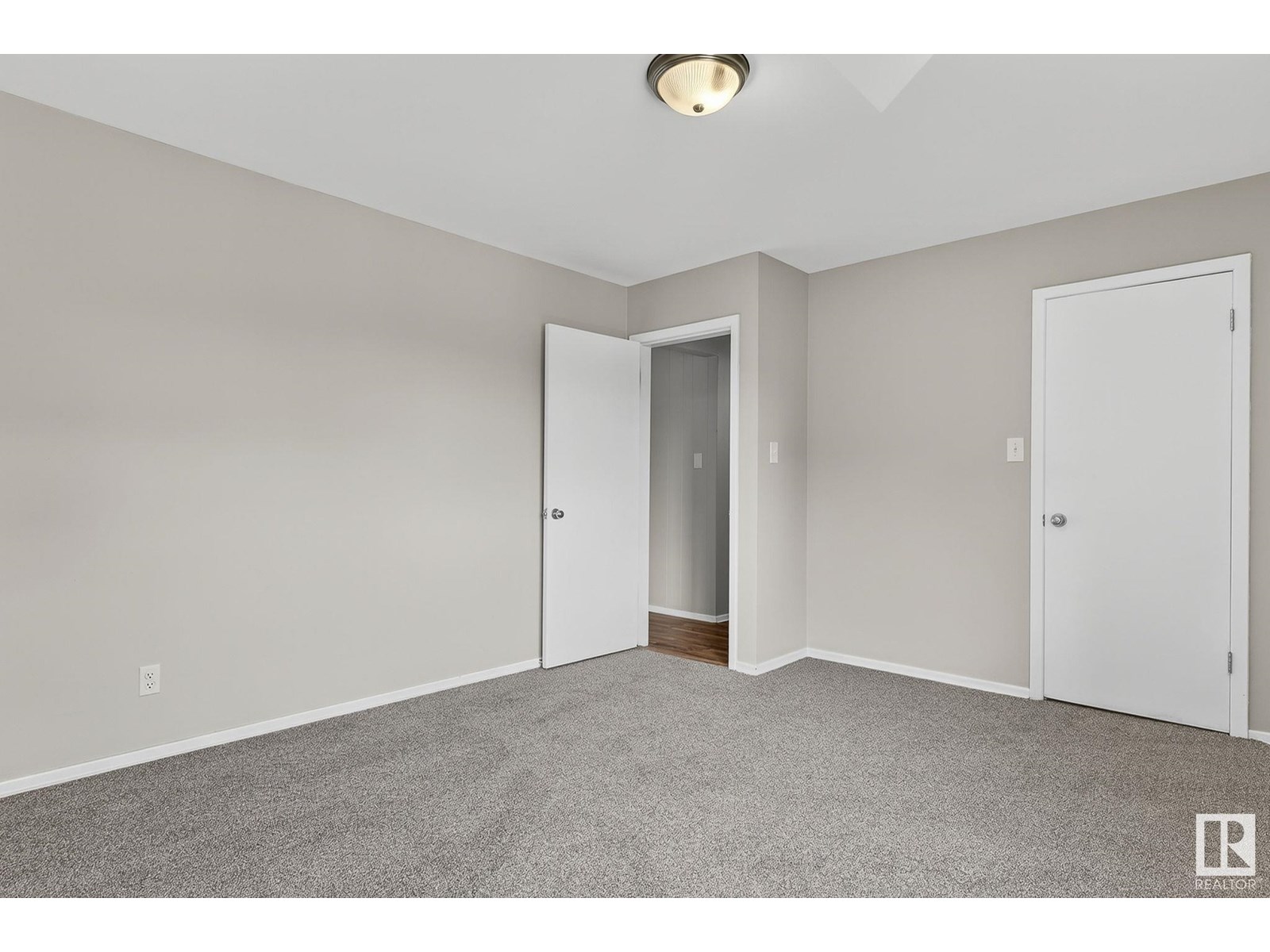 37 10525 83 Av Nw Nw