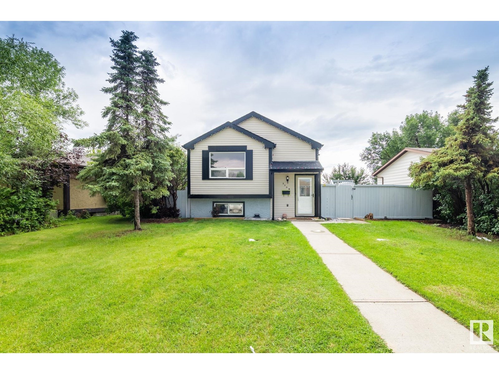 3708 12 Av Nw