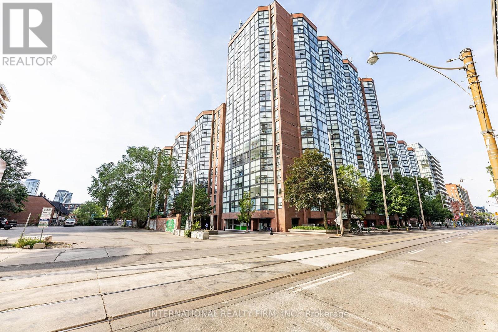 215 705 King Street W