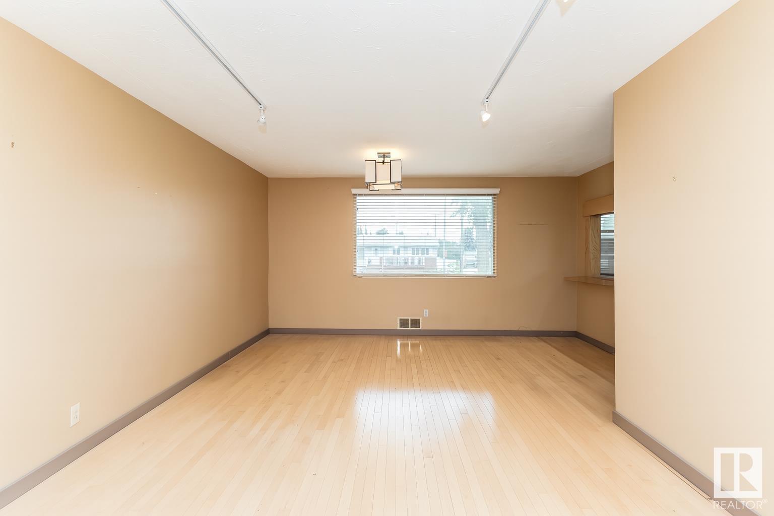 14732 91 Av Nw