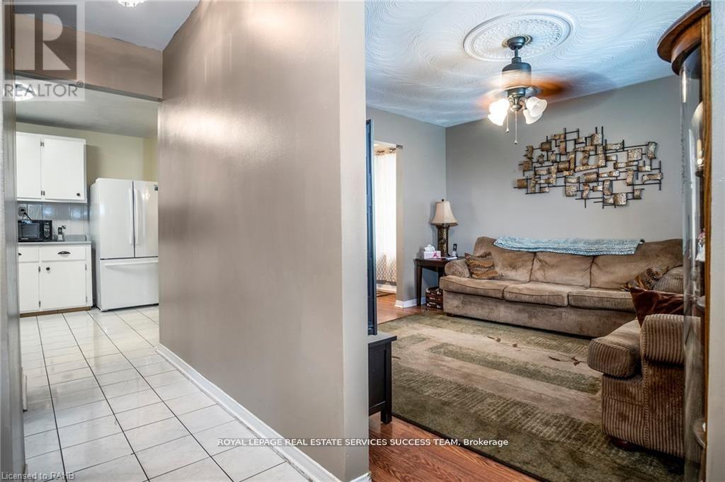 Upper 119 Avondale Street