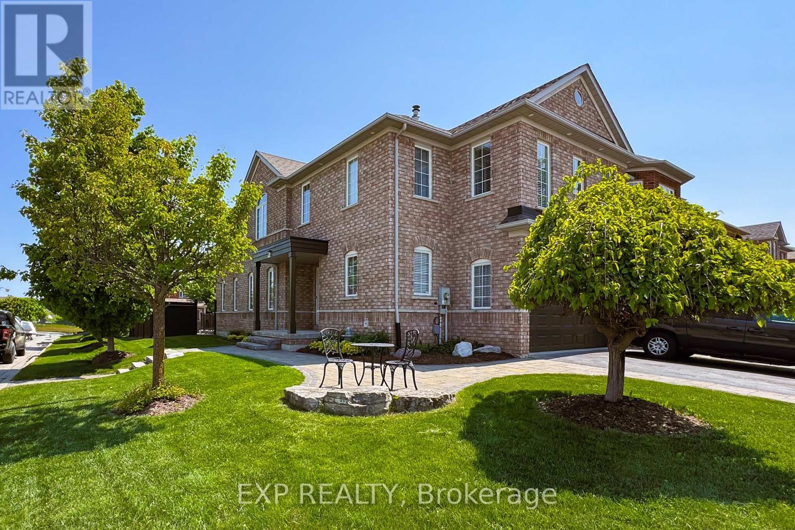 46 Emily Carr Crescent
