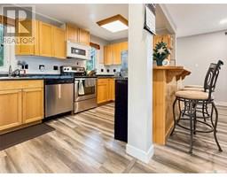 4pc Bathroom - 404 7th Avenue Nw, Swift Current, SK S9H0Z3 Photo 5