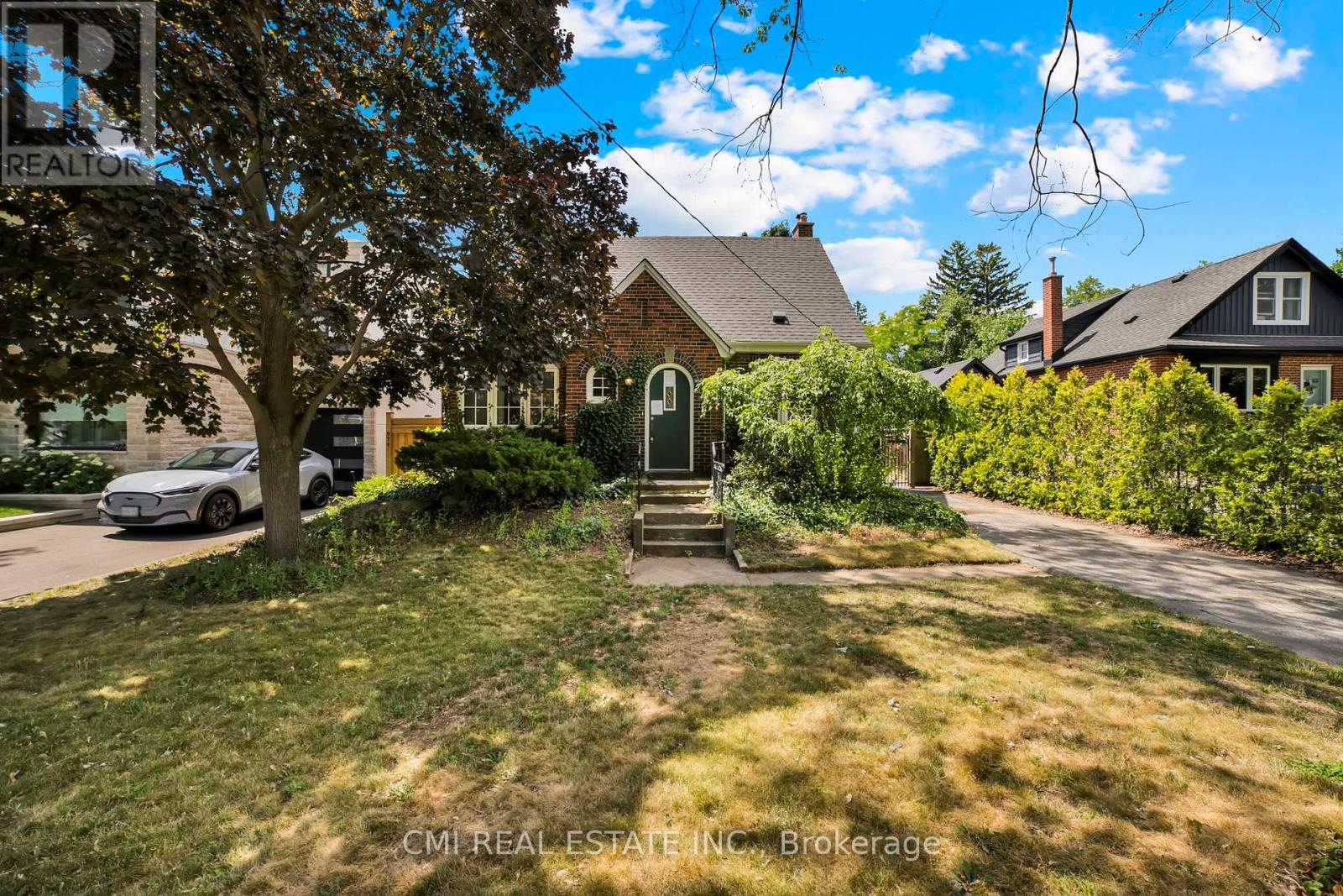 978 North Shore Boulevard W