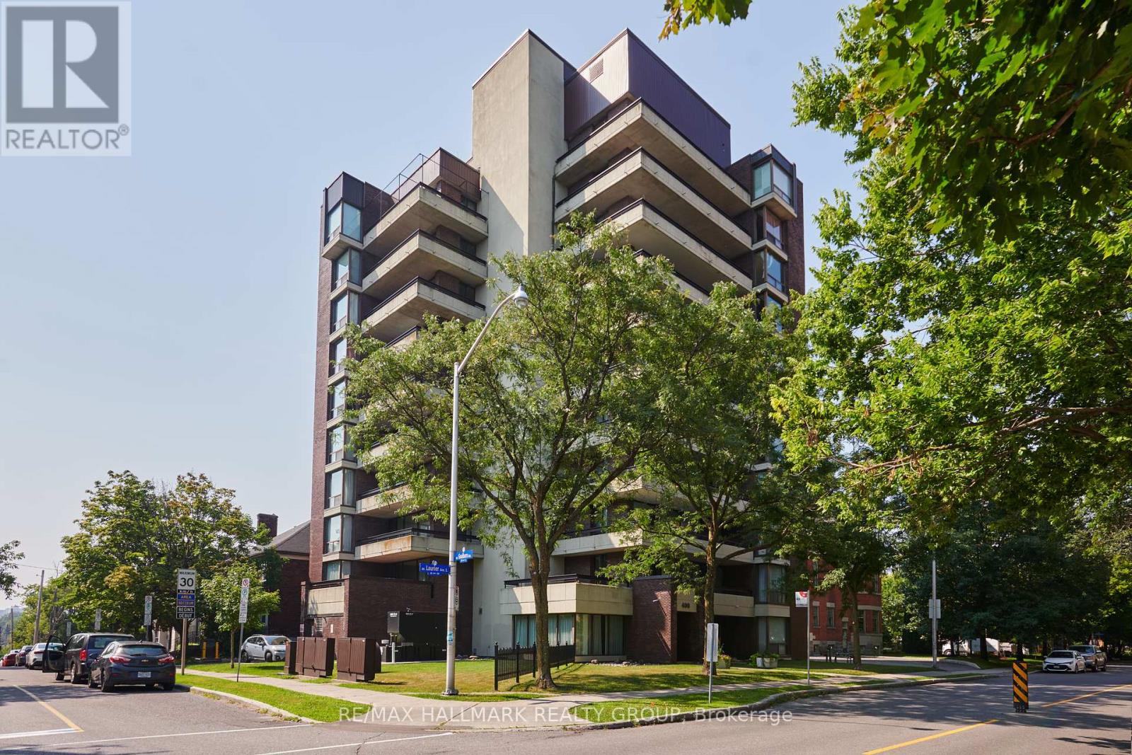 9 A 400 Laurier Avenue E