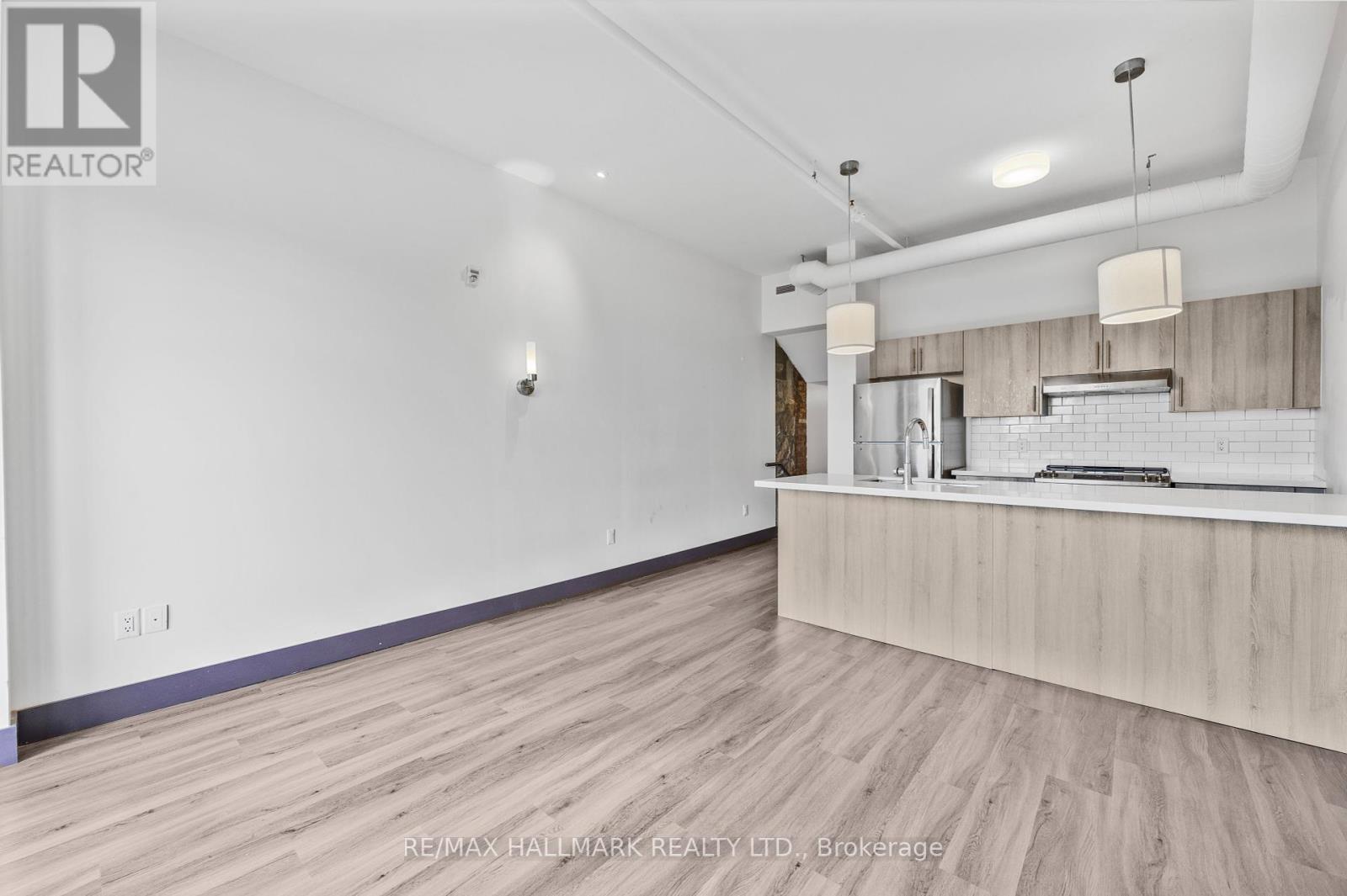 308 121 King Street E