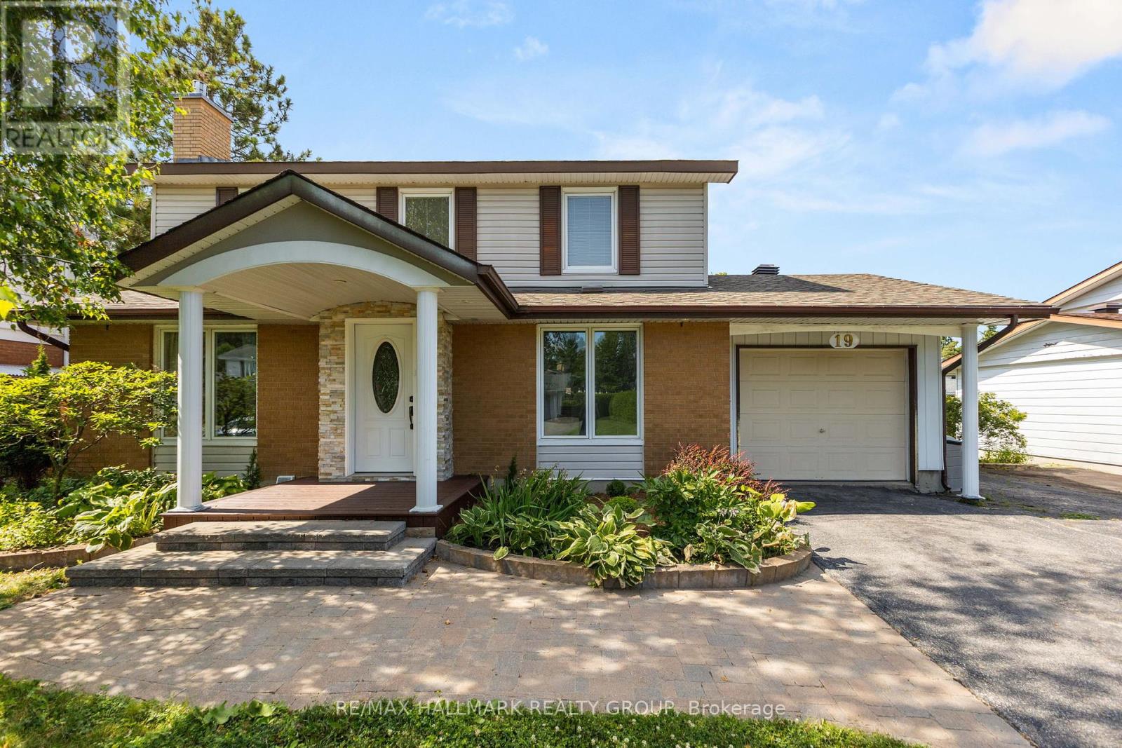 19 Rockfield Crescent