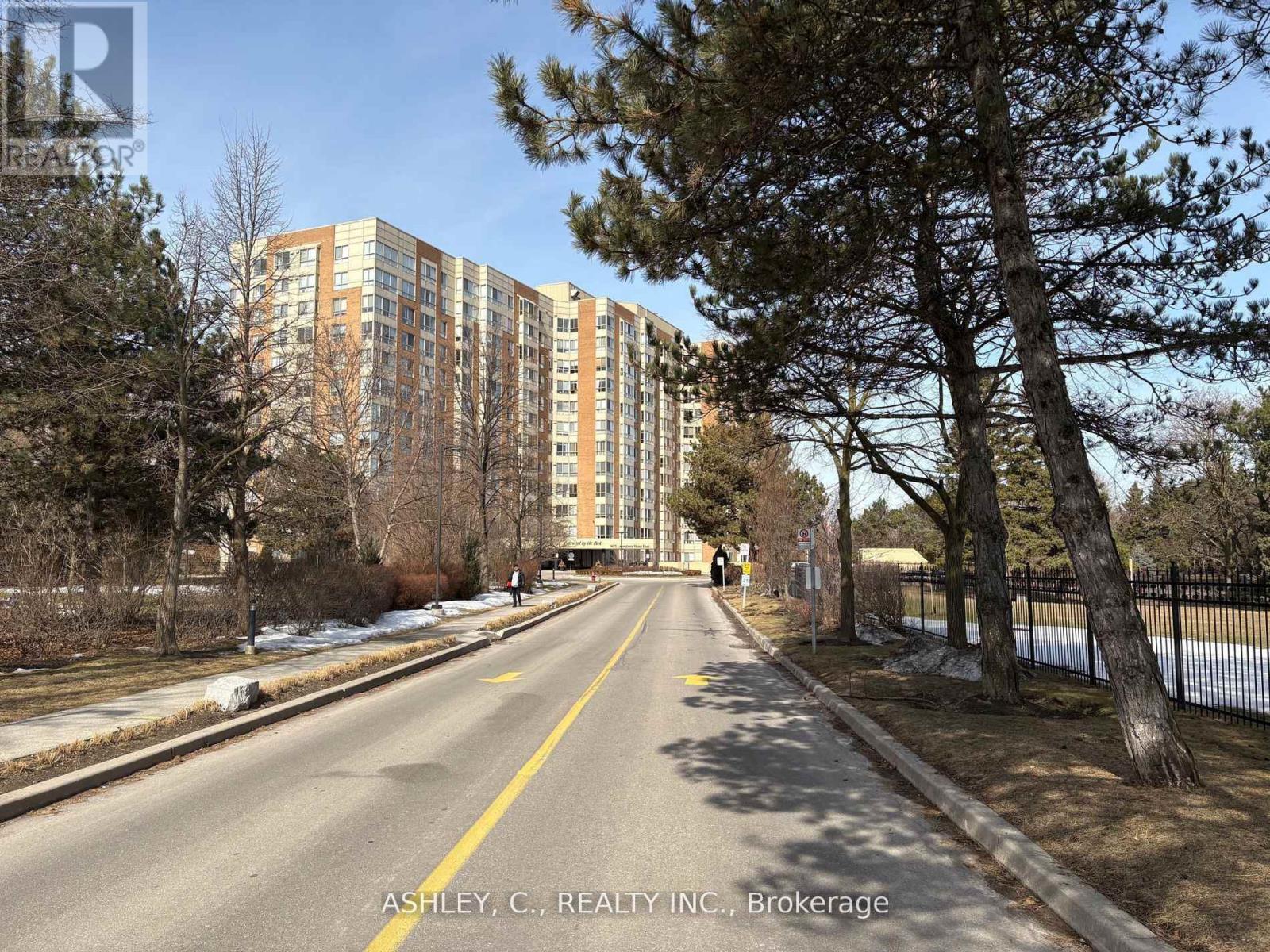 216 1485 Lakeshore Road E