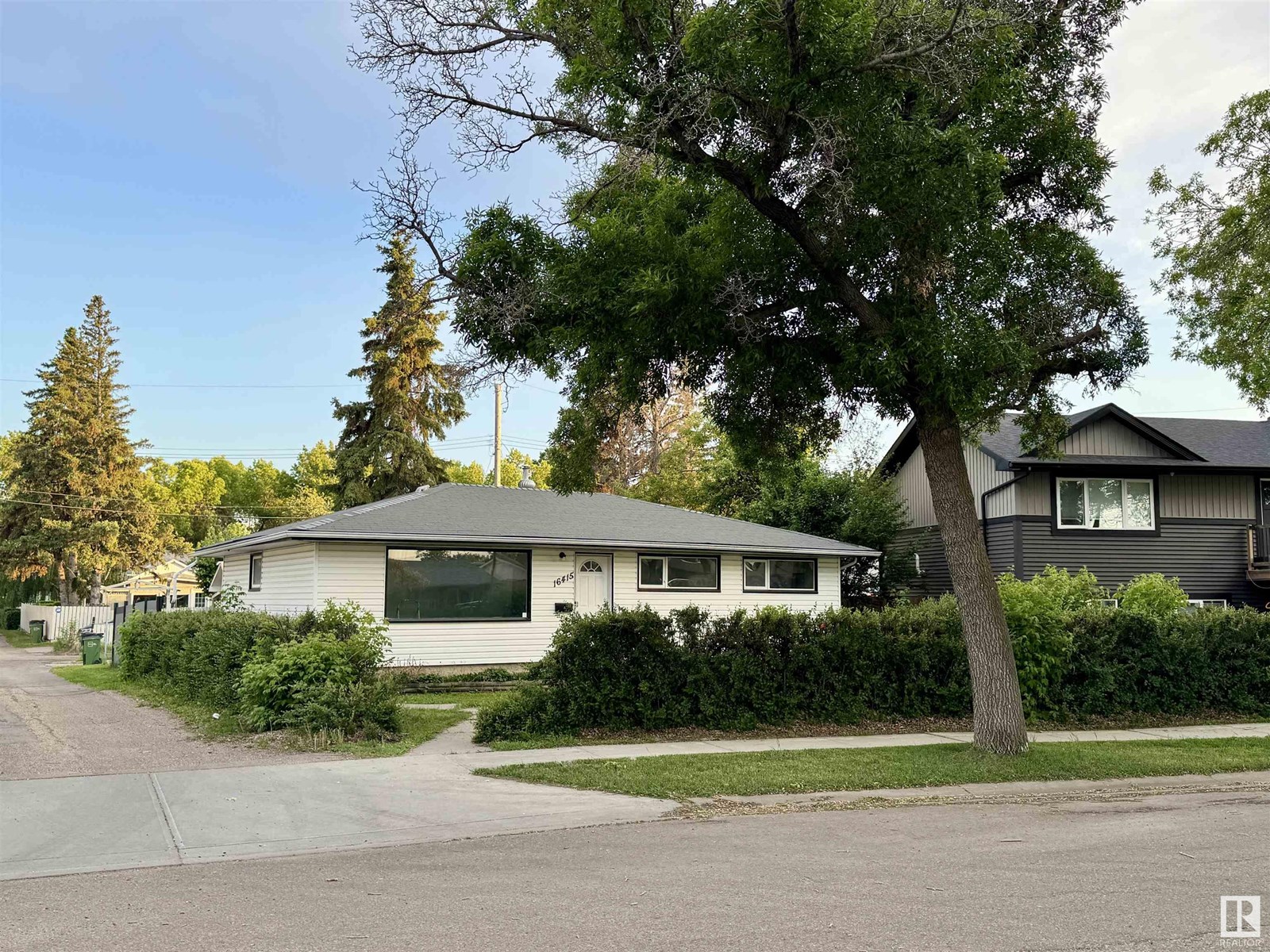 16415 106 Av Nw