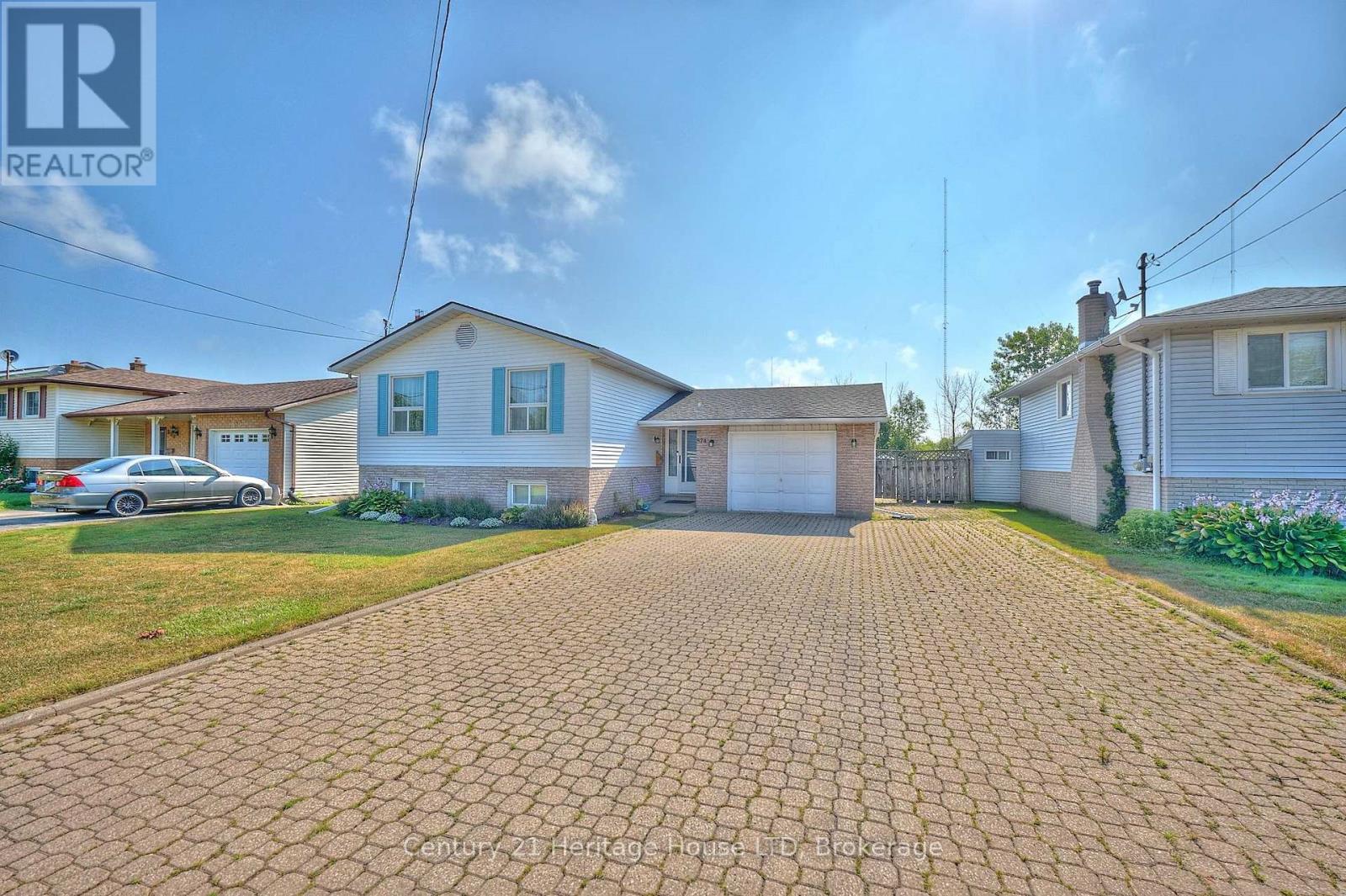 874 Crescent Road