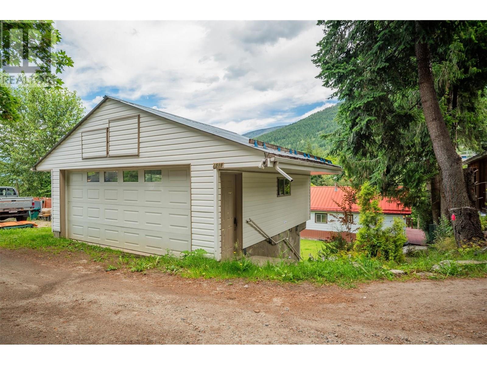 1518 Slocan Street