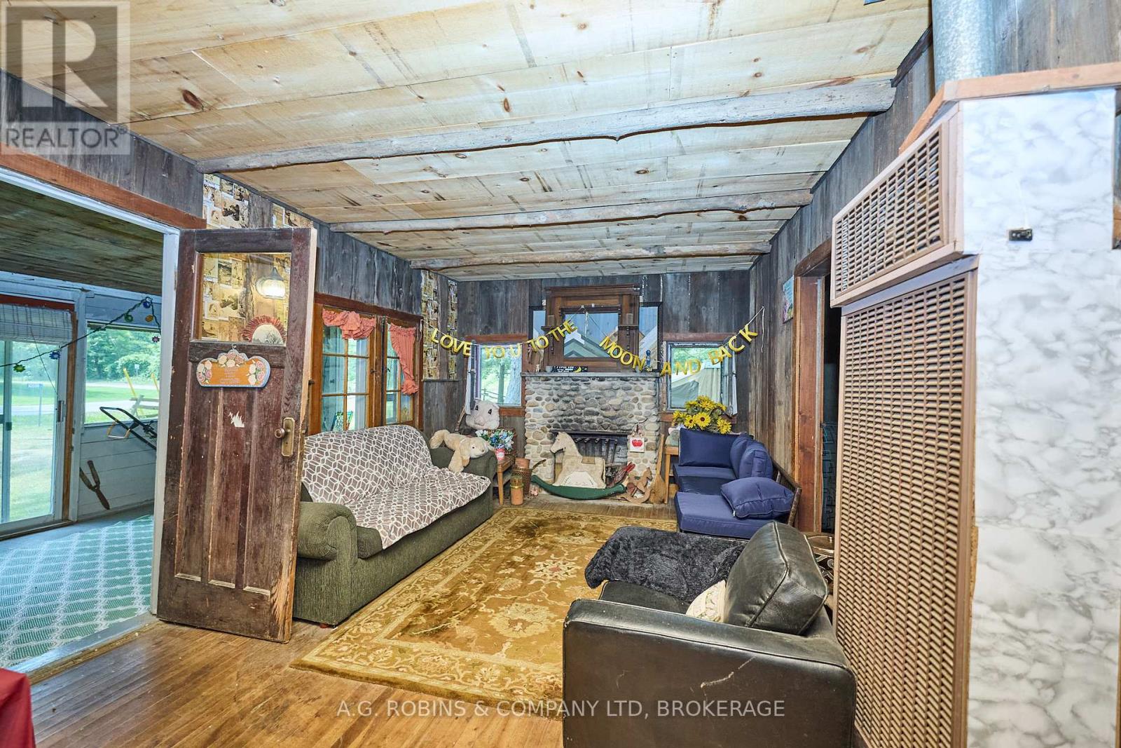 10598 Woodland Drive