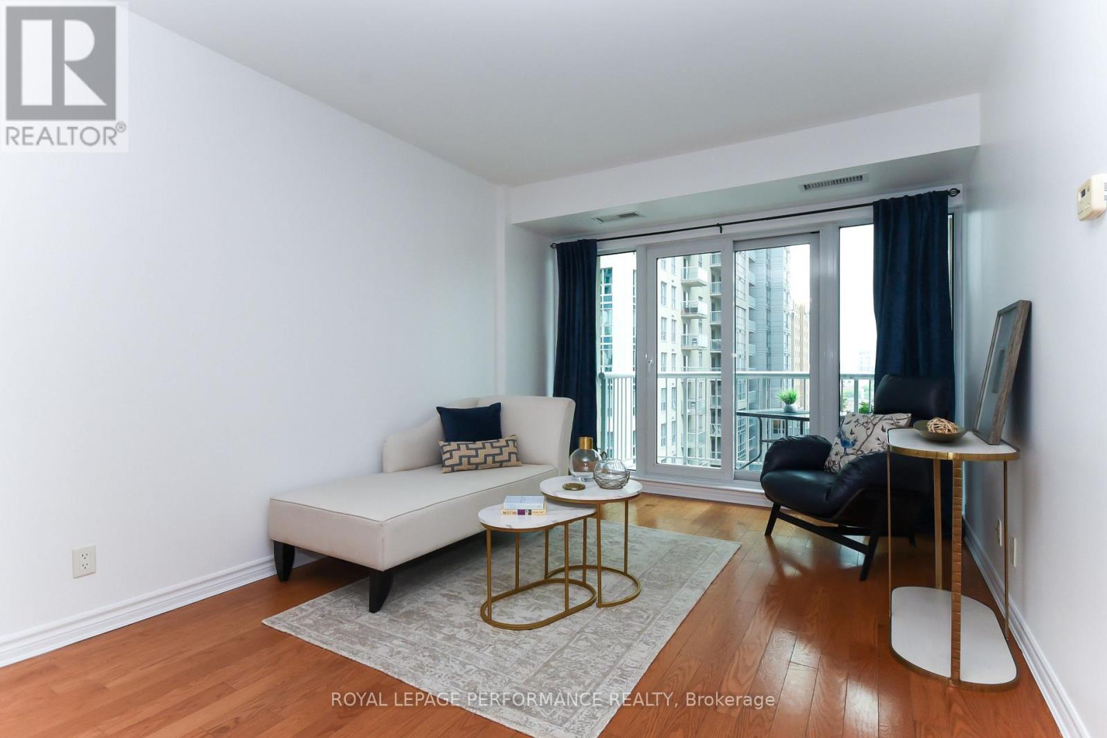 1107 234 Rideau Street