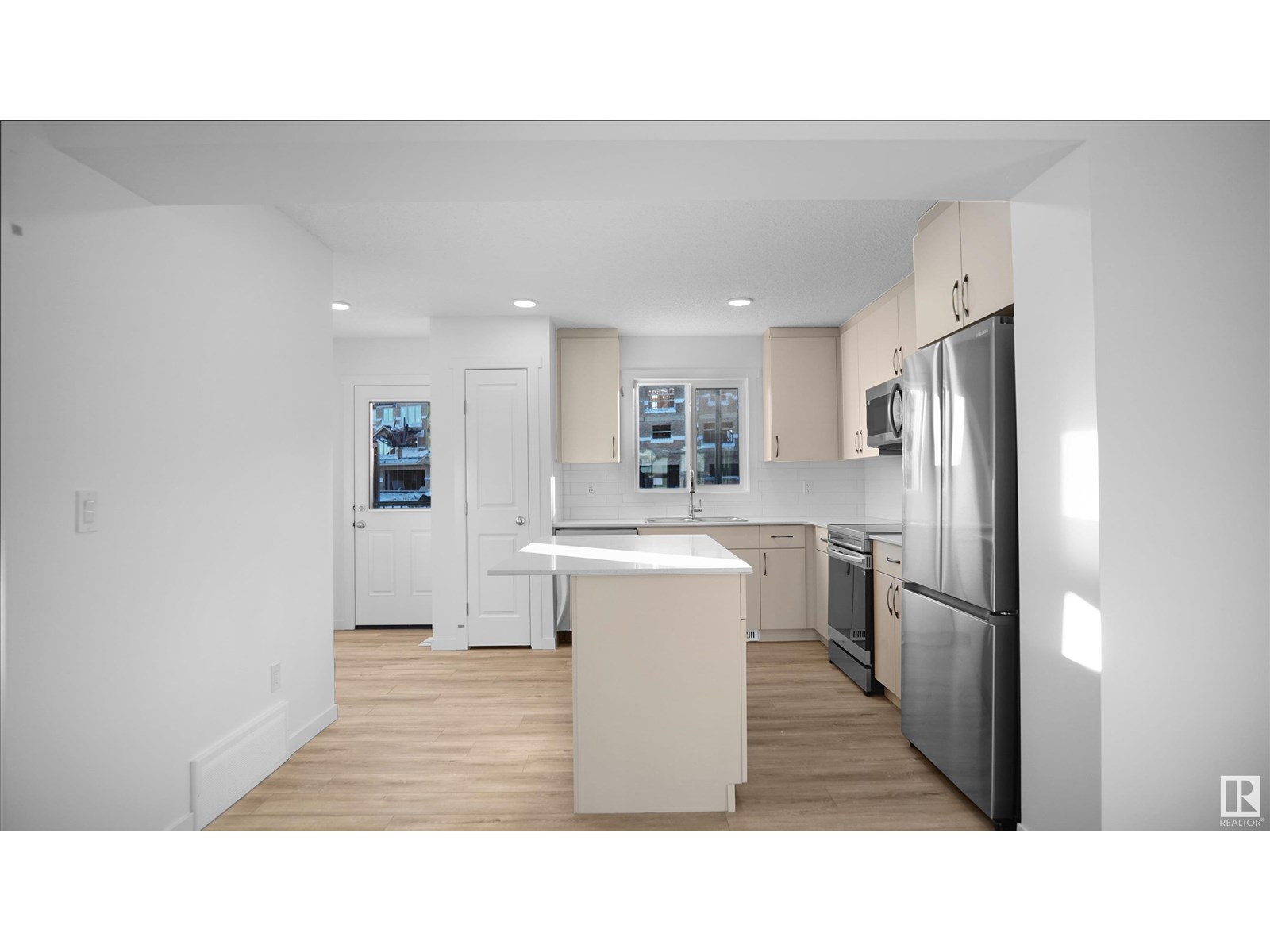 83 1025 Secord Pm Nw