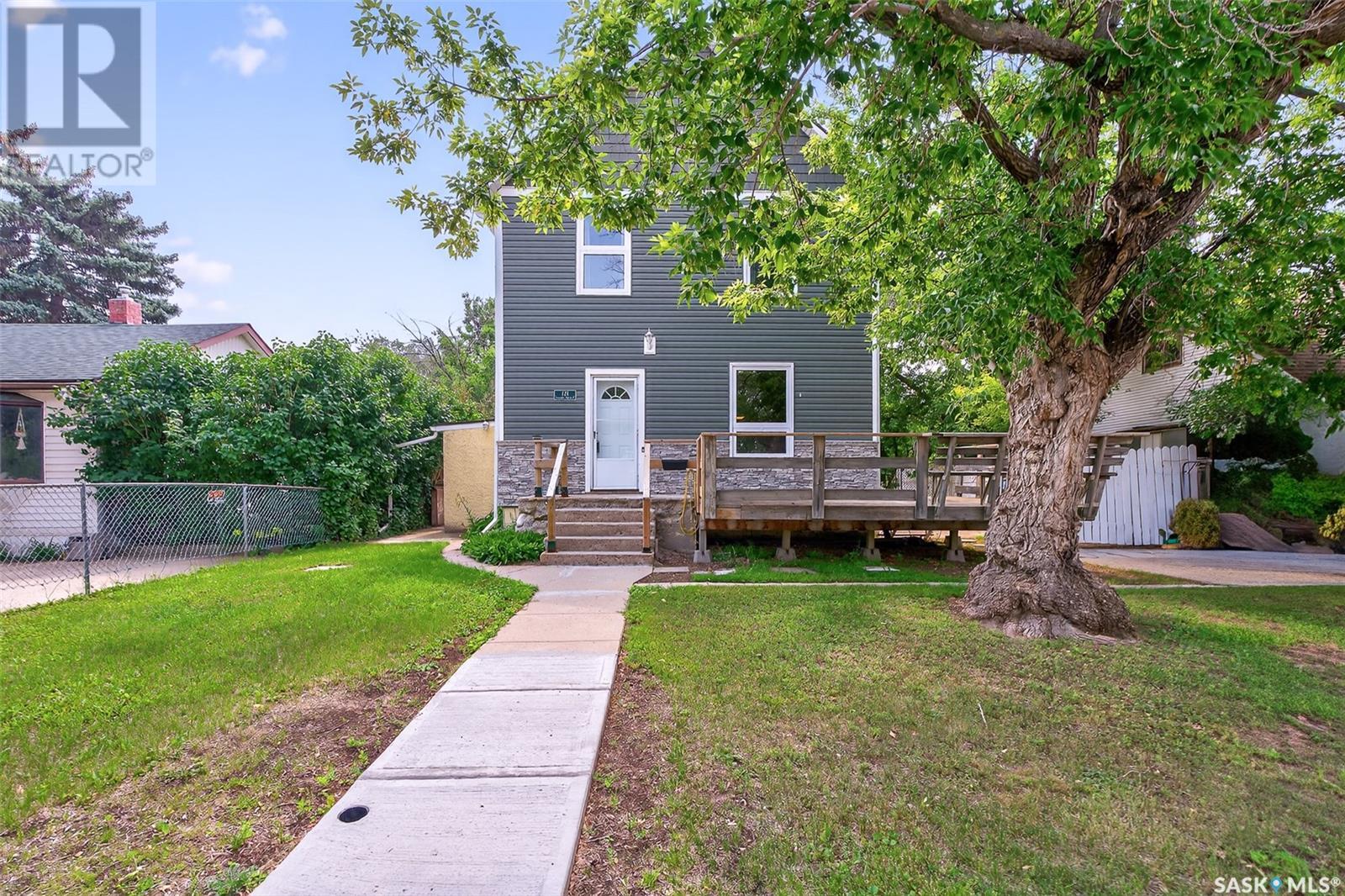 121 Lillooet Street E
