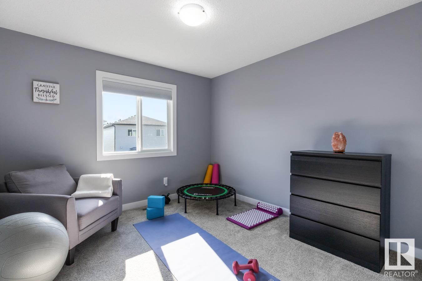 1009 Berg Pl