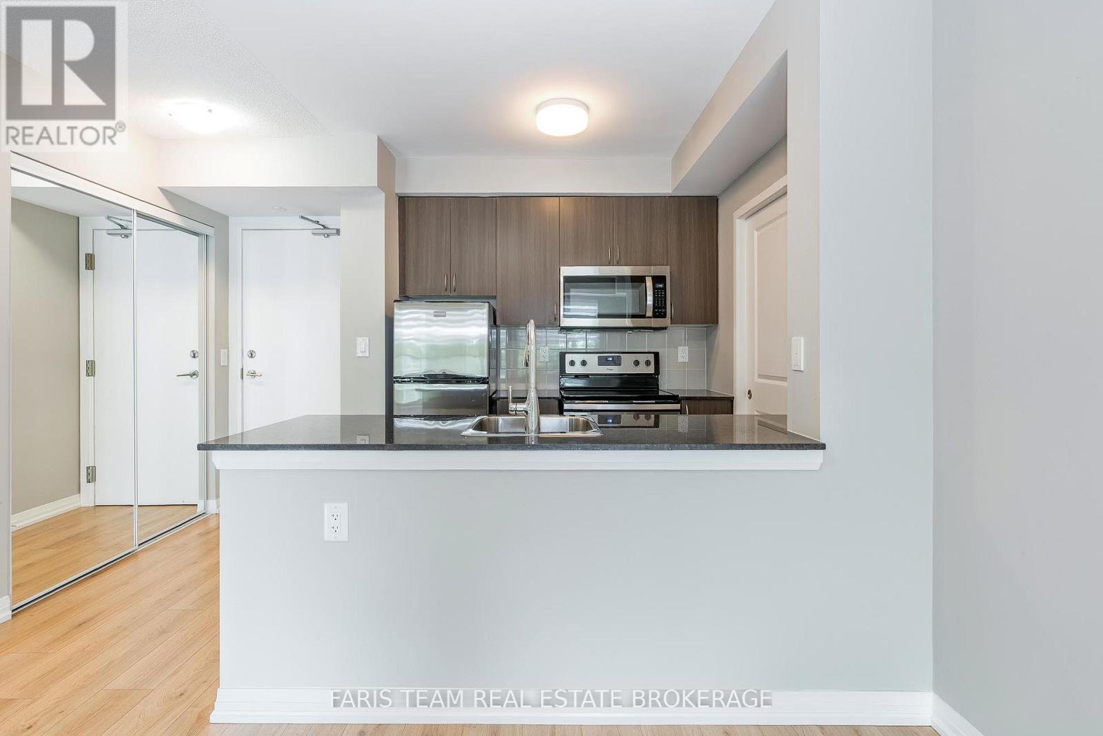 401 741 Sheppard Avenue W
