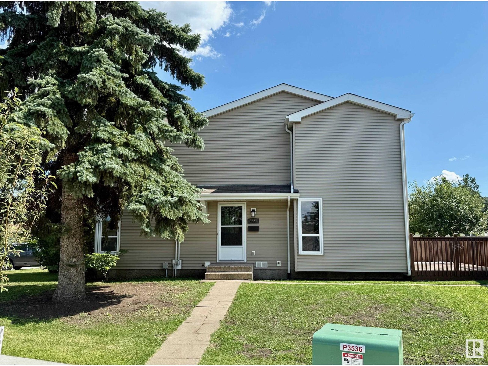 3221 138 Av Nw