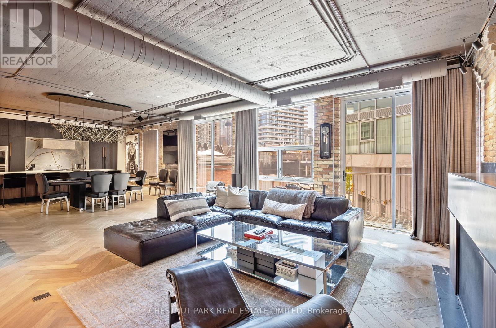 201 113 Dupont Street