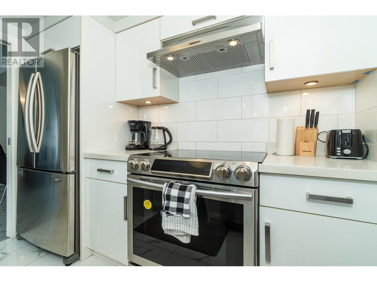 2205 1238 Melville Street