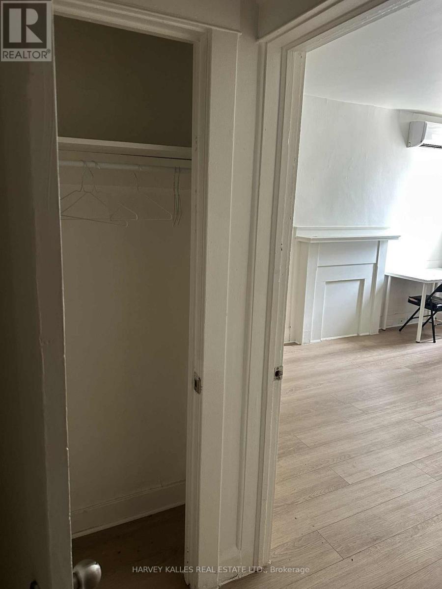 1 1065 Bathurst Street