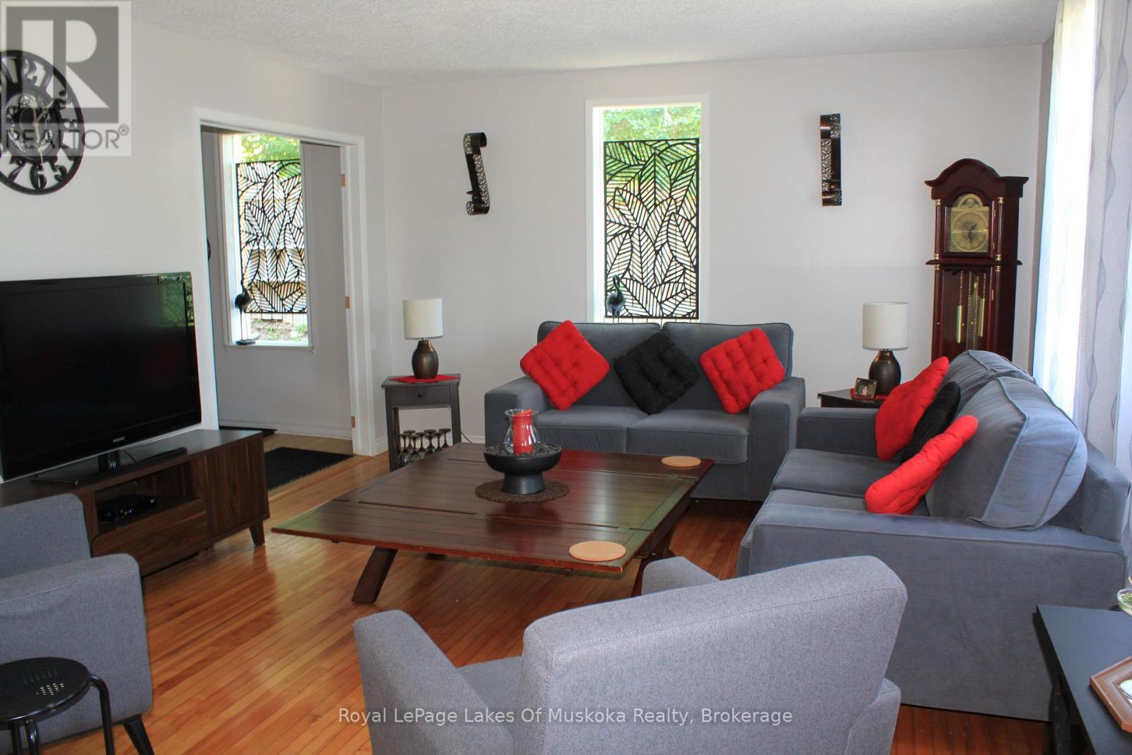 7 Duncan Street W