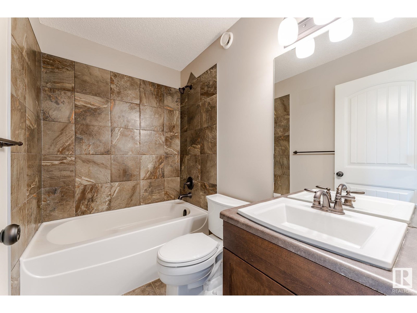 2448 Glenridding Bv Sw