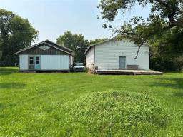 428 South Railway Avenue, Dunrea, MB R0K0S0 Photo 2