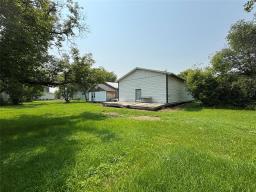 428 South Railway Avenue, Dunrea, MB R0K0S0 Photo 4