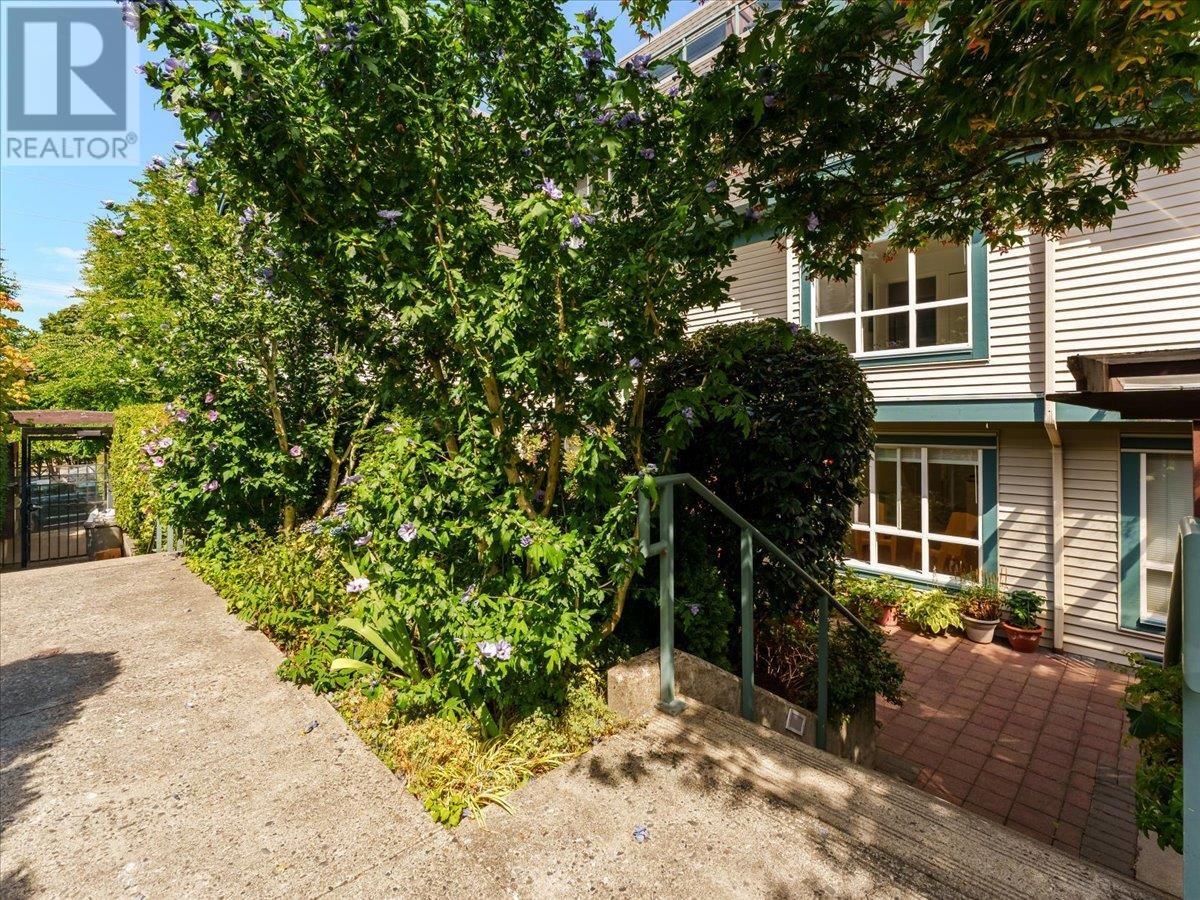 12 288 St Davids Avenue