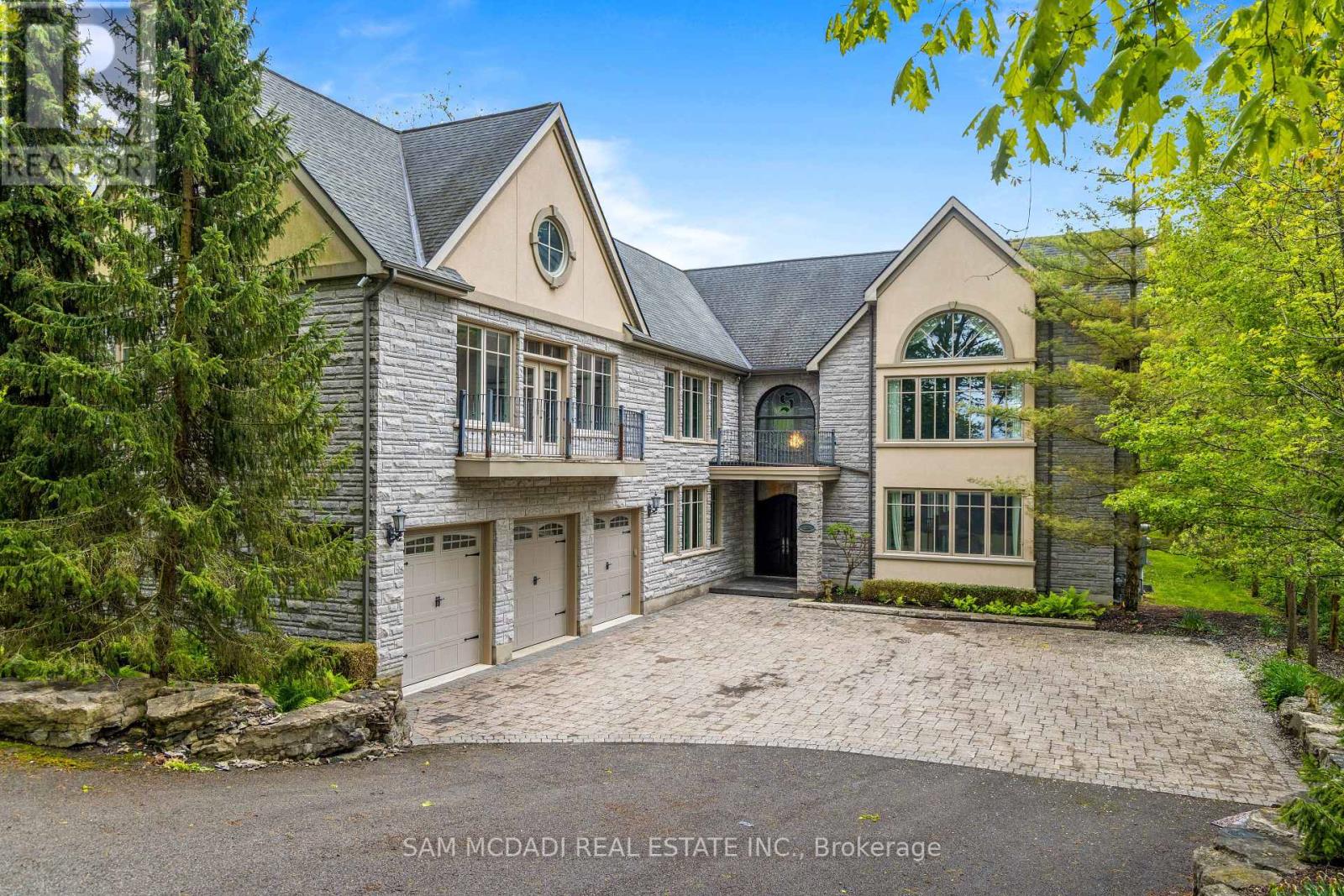 839 Lakeshore Road