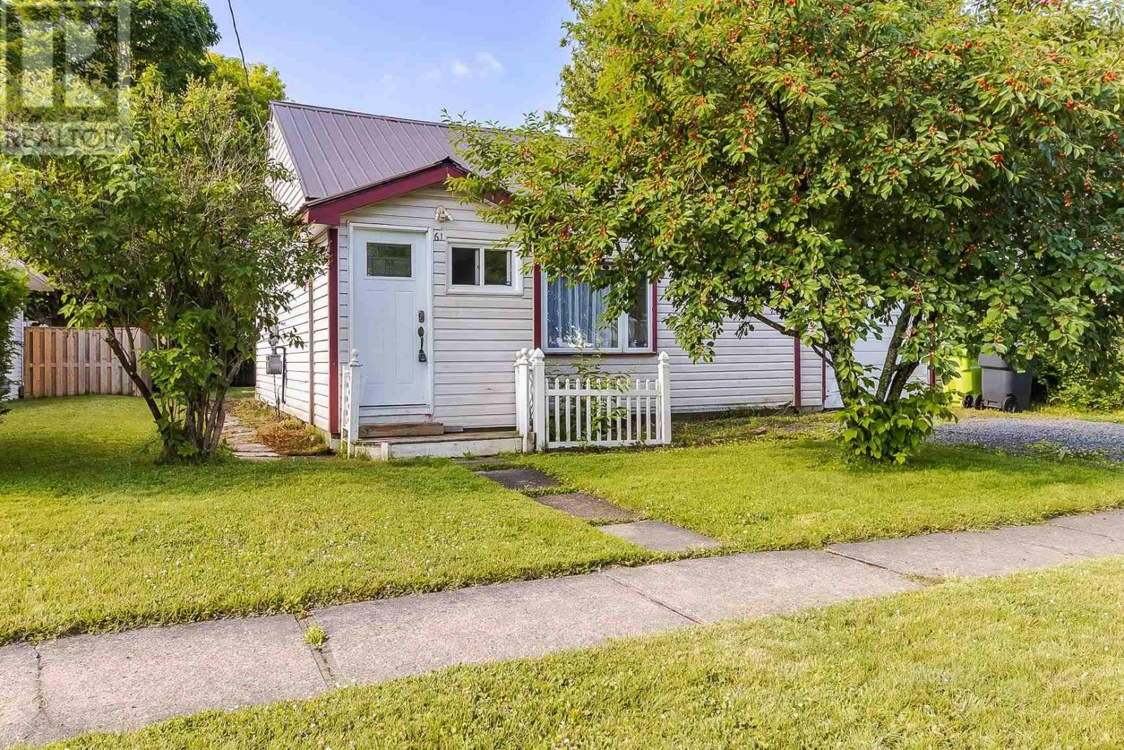 61 Curran Dr