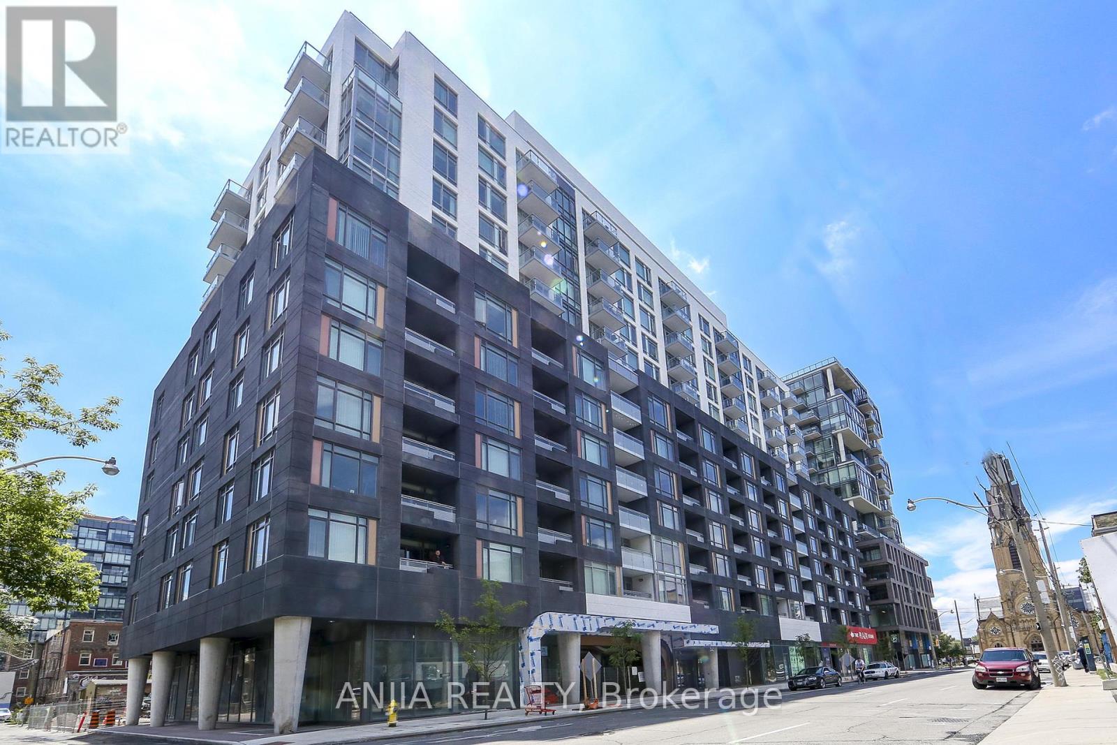Ph 11 525 Adelaide Street W