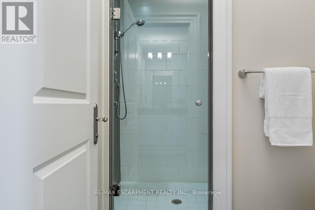 1229 Minaki Road