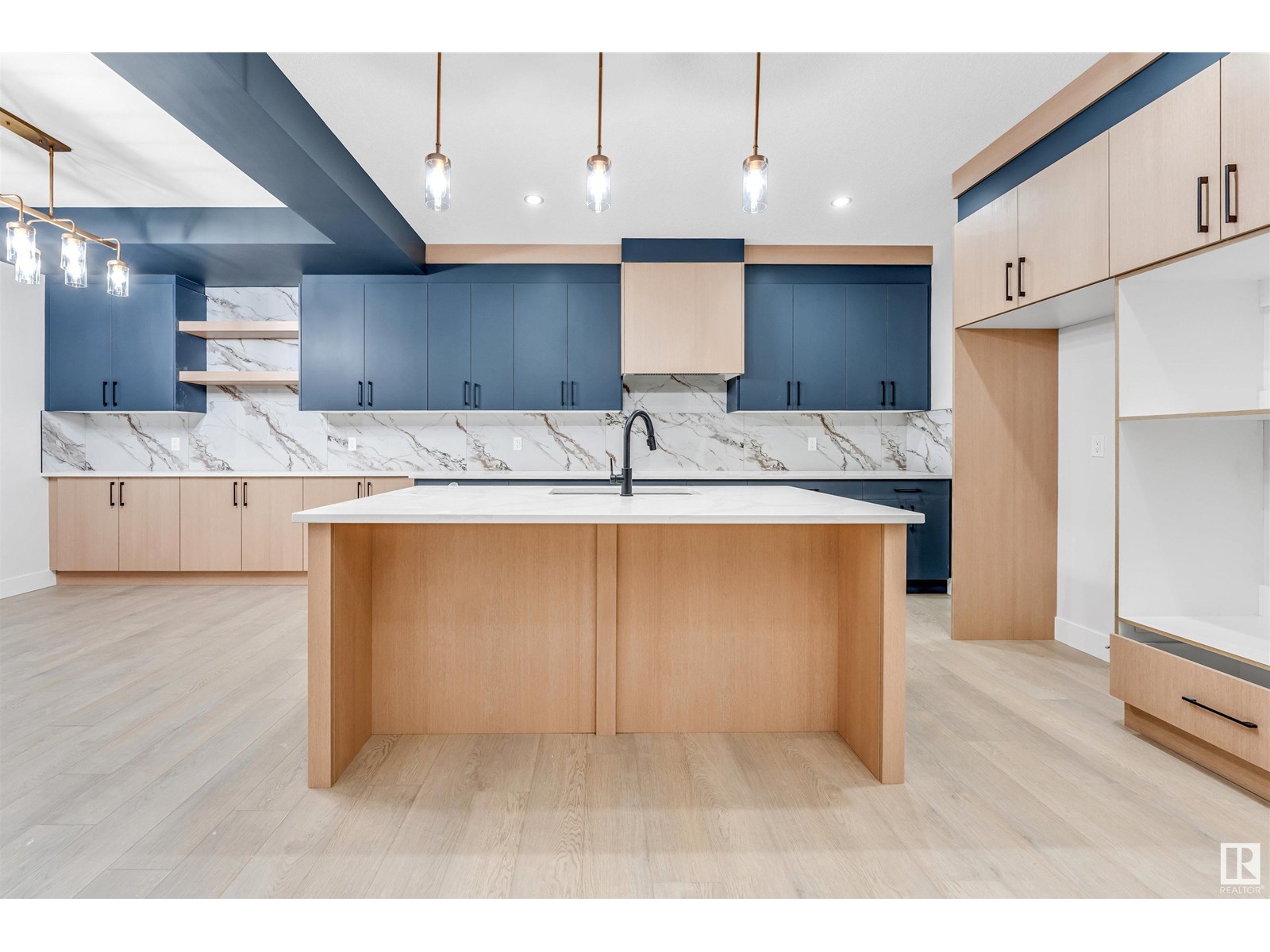 8414 228 A St Nw