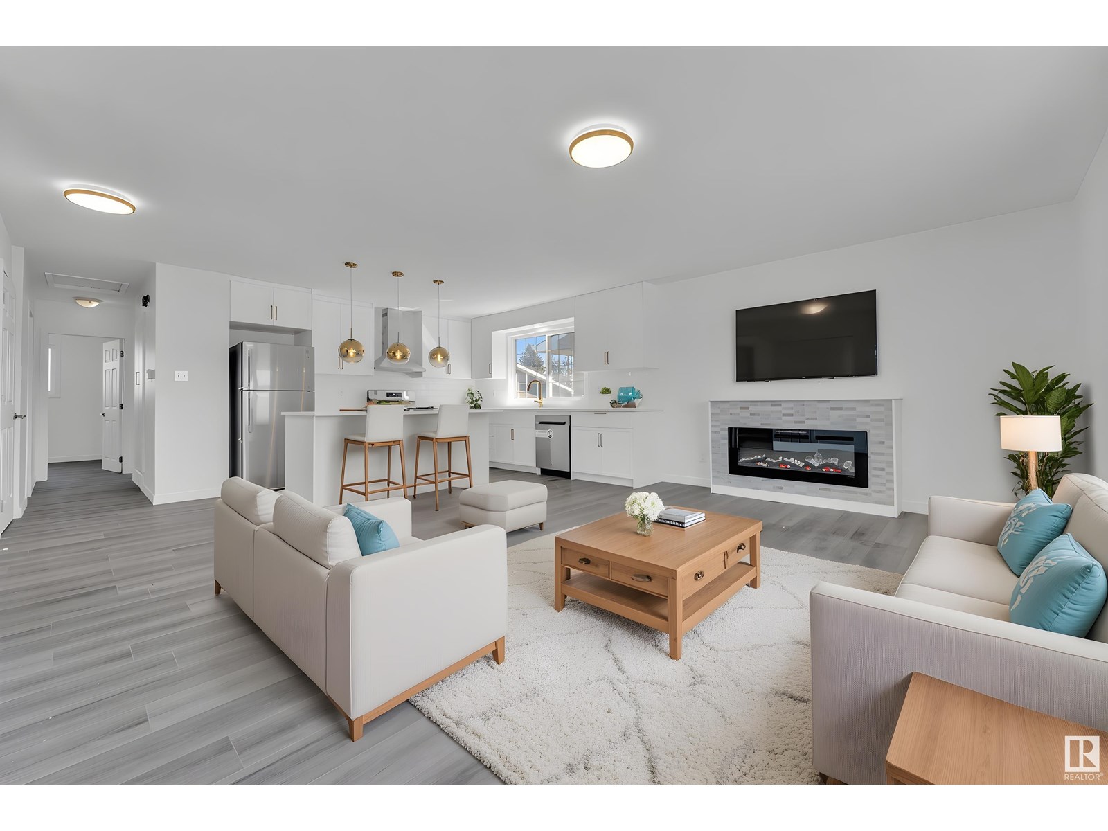 8004 130 Av Nw