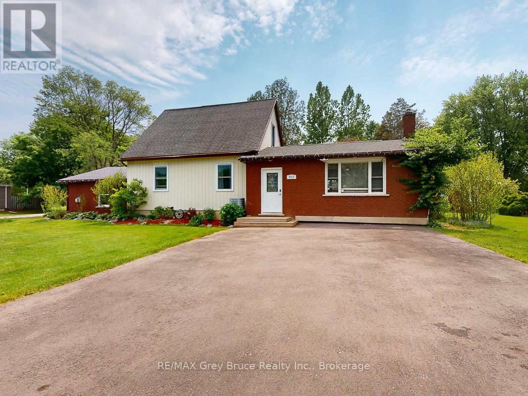 864 16th Street W